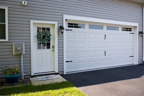 24/7 Emergency Garage Door Panel Replacement experts in Menominee County County, MI